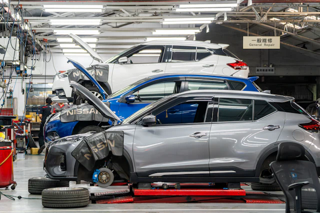 Carros na oficina para manutenção